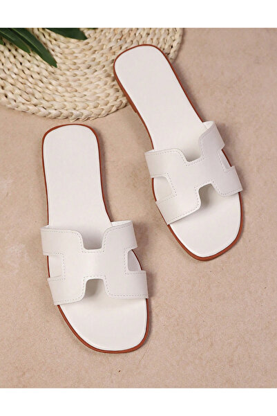 Sheya Shein flip-flops, white