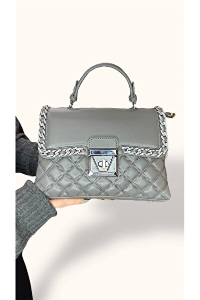 KRISTE BELL حقيبة نسائية أنيقة مستوردة بتصميم مربع مع سلسلة حجرية وحزامين بحجمين مختلفين