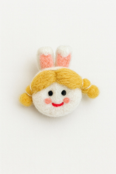 iğne izi Ръчно изработена филцова брошка за коса с украса в форма на корона –...