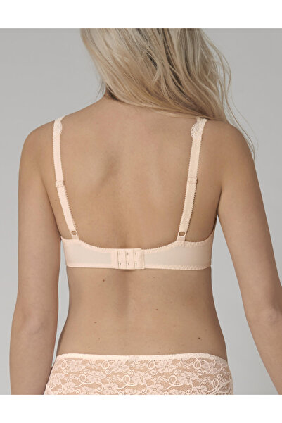Triumph Bra, Cream