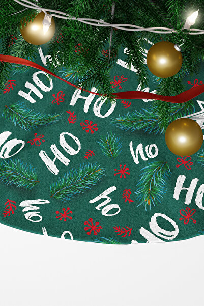 EsnafAli HohoHO verde scris în 3D pe acoperirea copacilor de pin