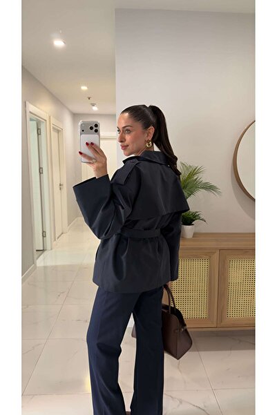 BİRCANÇİL Короткий преміум-тренч Beca з синьою пояскою