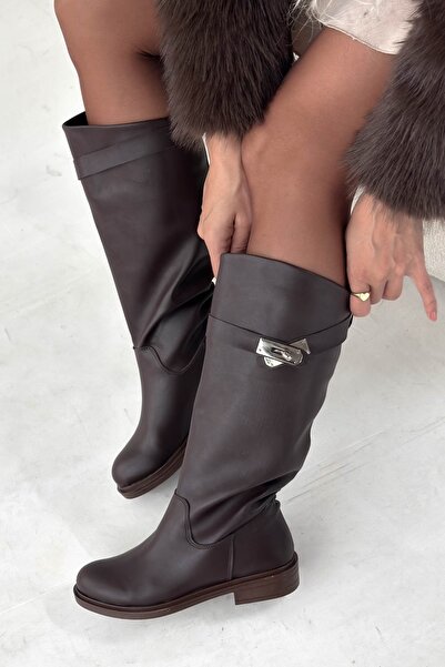 Shoebutik Γυναικείες μπότες ιππασίας με λεπτομέρεια με δερμάτινη πόρπη με ζώνη από καφέ δέρμα Nunes Bitter