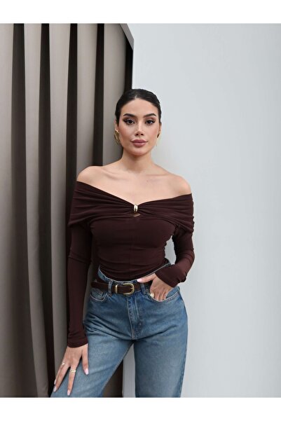 ESRAHELVACI Open Shoulder Blouse with Collar Brooch