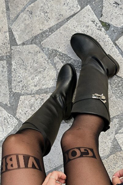 Shoebutik Γυναικείες μπότες ιππασίας με λεπτομέρεια με μαύρη δερμάτινη πόρπη με ζώνη από την Nunes