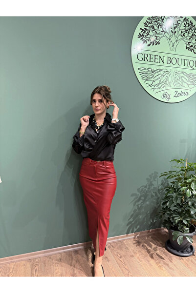 Greenboutique تنورة شق بتفاصيل غير متماثلة باللون الأحمر الداكن