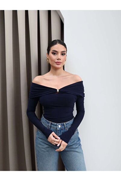 ESRAHELVACI Open Shoulder Blouse with Collar Brooch