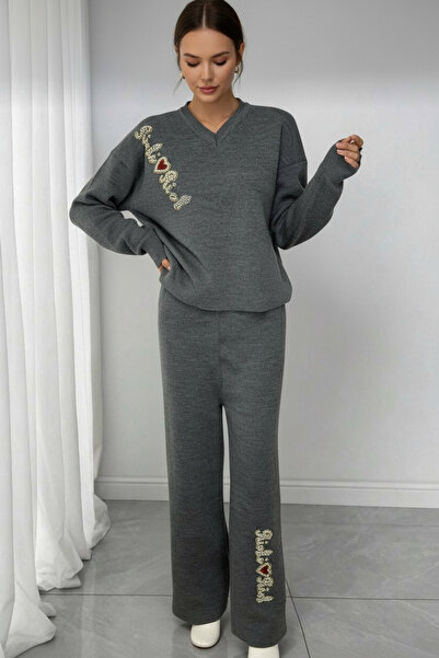 NEWCO Plain Textured Pearl Embroidered V-Neck Knitwear Two-Piece Regular Suit