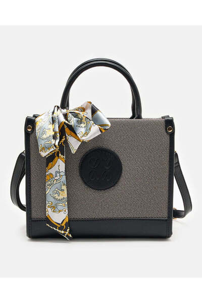 REDTAG حقيبة نسائية يومية مزينة باللونين الرمادي والأسود