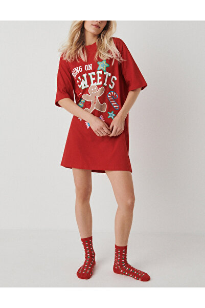 Reserved Nightgown, Red