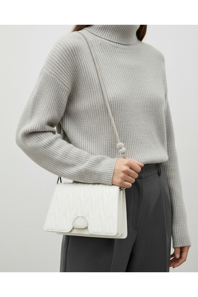 REDTAG حقيبة نسائية بيضاء مبطنة