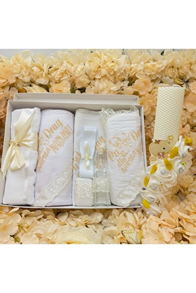 kizu Set Botez Complet cu Lumânare Ceară de Albine Handmade și Trusou Crem-Auriu