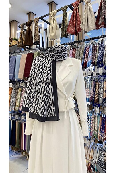 KUQOS Minimal Geometry Shawl Black