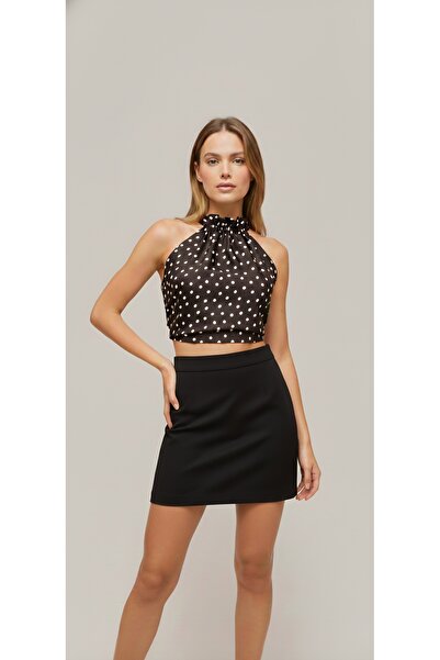 Pubblica بلوزة نسائية قصيرة برباط وظهر مكشوف