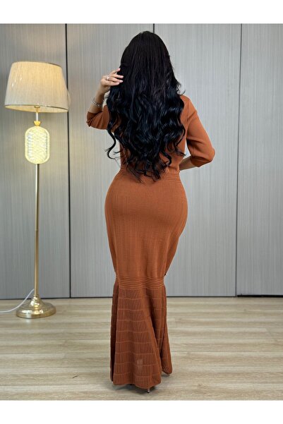 Aljouri An elegant knit dress with a soft mermaid cut that highlights beauty