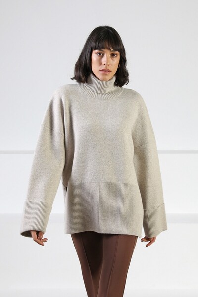 Ferraro A.Beige Long Sleeve Women's Knitwear Sweater with Slit Turtlenecks on the Sides and Cashmere