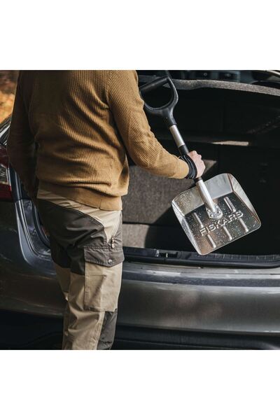 FiSKARS SnowLight car shovel, 715 mm, 750 g