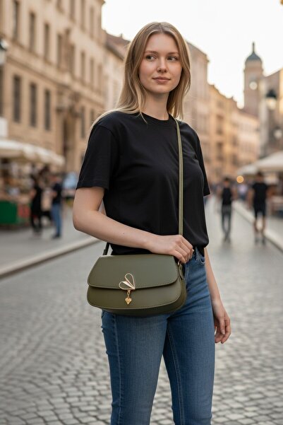 Rosa Çanta Lidded heart buckled shoulder strap women's bag