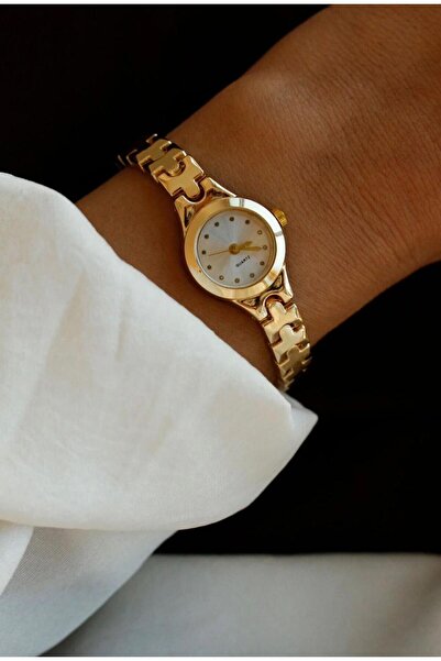 ACCESSORYHUB Kadın Gold Çelik Kordon Taşlı Kol Saati – Suya Dayanıklı – Şık M...