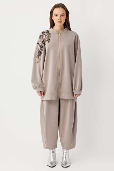 Ghisa Flower Motif Embroidered Suit-3260