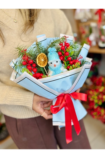 Kokina Mavi Kardan Adamlı Buket - Yılbaşı Hediyesi - Yeni Yıl Çiçeği - KUTULU