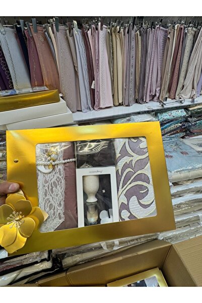 STAYILK DRESSES A luxurious prayer set with an elegant and practical design, presented in a luxurious gift bag.