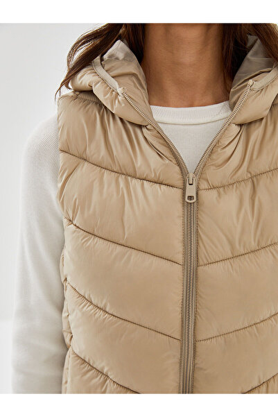 LC Waikiki Kapüşonlu Kadın Şişme Yelek