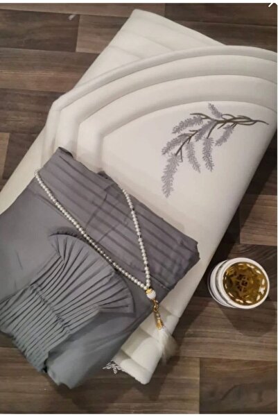 Generic Lavender-colored gray rug and bedsheet set