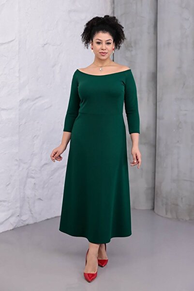 Truva XXL Plus Size Elegance: Emerald Green Boat Neck Three Quarter Sleeve Dress