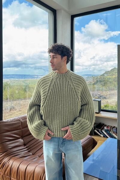 Flaw Wear Back Printed Knitted Sweater