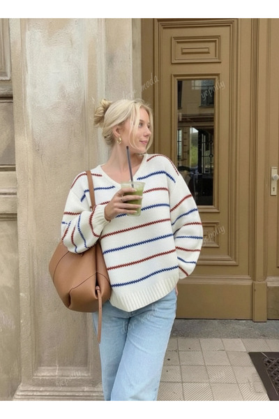 Dier Moda Women's V-Neck Oversized Knitwear Sweater – White Color Striped, Comfortable and Soft Texture Fmoda2989