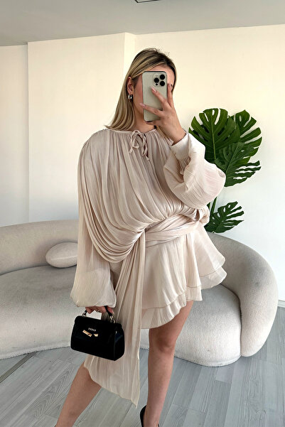 VİSKALİ Kadın Bej Şifon Dökümlü Volanlı Kuşak Detaylı Şortlu Uzun Kollu Mini ...