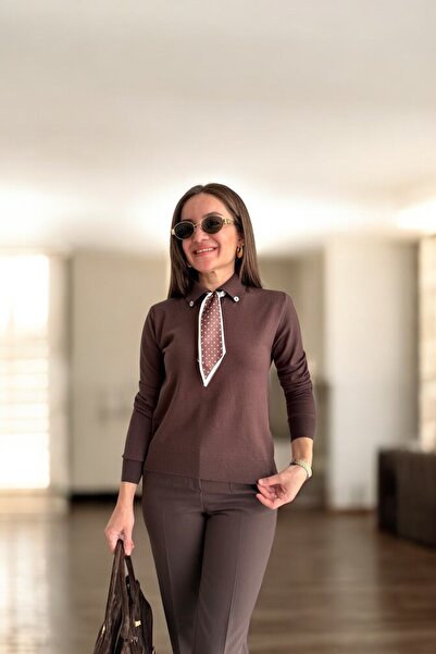 LE CARAMBOLE Γυναικείο πλεκτό πουλόβερ με μακρυμάνικο καφέ γιακά πόλο με φουλάρι