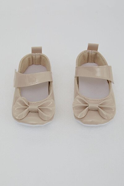 Bebiccino Baby Girl Patent Leather Ballet Shoes with Bow and Velcro, Size 18-19, Beige