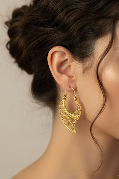 Clandestino Filigree Patterned Curved Form Bohemian Brass Earrings Gold
