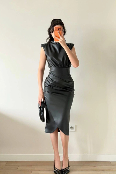 Eka Γυναικείο μαύρο δερμάτινο φόρεμα με πλισέ μέση βάτα τεμαχίων 1041-2741