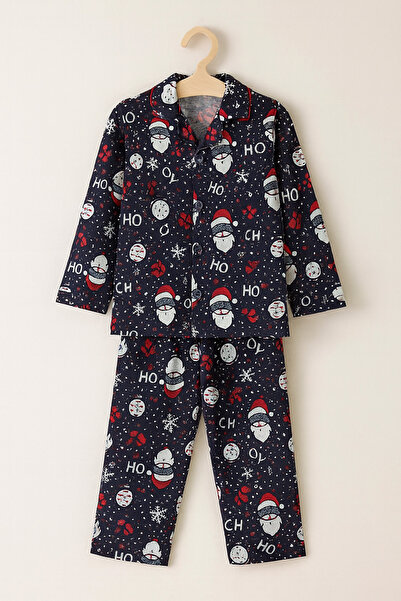 Free Beka Πρωτοχρονιάτικο σετ οικογενειακής πιτζάμα με μακρυμάνικο πουκάμισο με κουμπιά μπροστά και γιακά με μοτίβο σε μπλε ναυτικό χρώμα