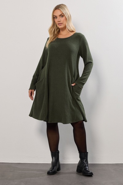 Stil Diva Plus Size Crew Neck Long Sleeve Plush Midi Dress with Pockets 285079