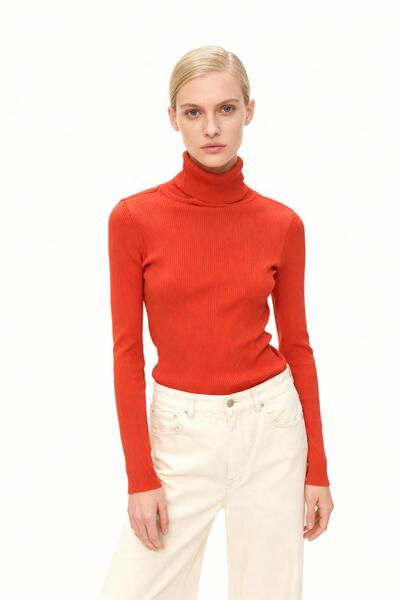 Rays Red Corded Fabric Turtleneck Long Sleeve Blouse 2302