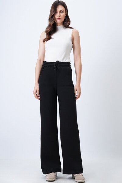 Trend Alaçatı Stili Women's Black Elastic Waist Double Pocket 3 Thread Sweatpants Vs01715