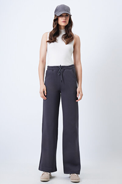 Trend Alaçatı Stili Women's Anthracite Elastic Waist Double Pocket 3 Thread Sweatpants Vs01715