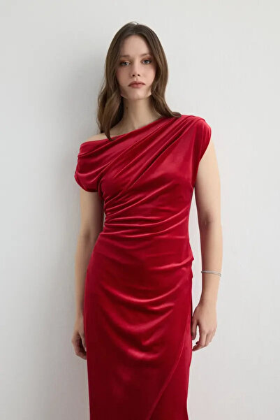 Gusto Asymmetrical Shoulder Velvet Long Dress - Red