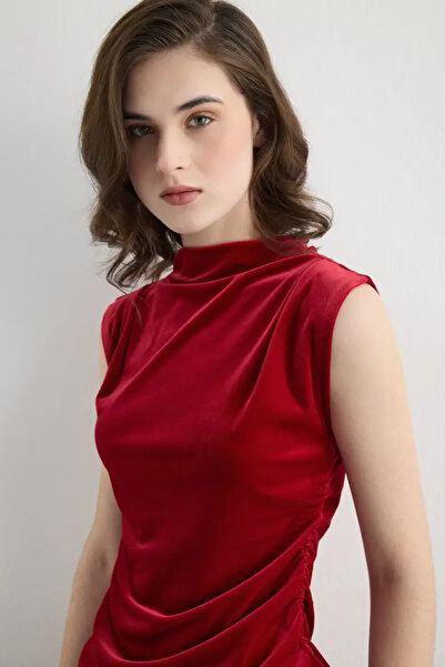 Gusto Mock Neck Pack Gathered Velvet Blouse - Red