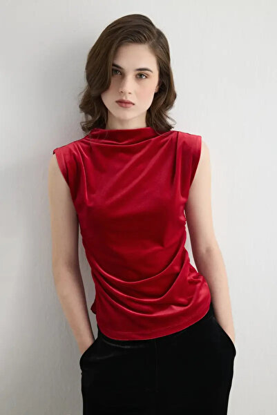 Gusto Mock Neck Pack Gathered Velvet Blouse - Red