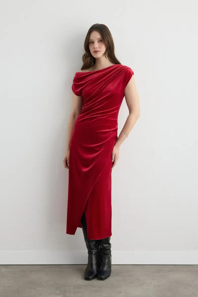 Gusto Asymmetrical Shoulder Velvet Long Dress - Red