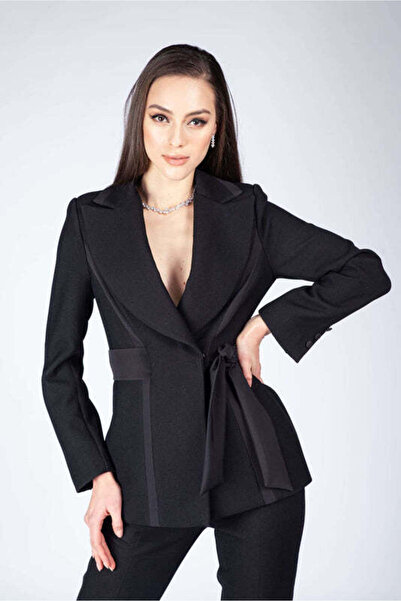 monarh Elegant suit with satin details