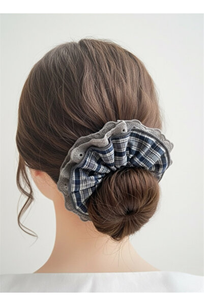 Pelin Aksesuar Gray Plaid Patterned and Lace Edged Rubber Buckle