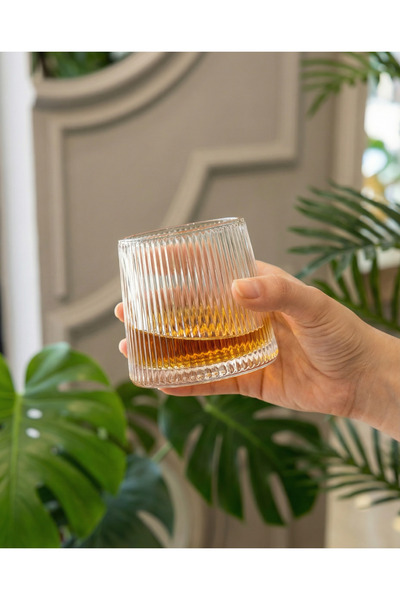 Elta Collection مجموعة من 6 أكواب ويسكي مائلة ذات قاعدة دوارة منقوشة بالكريست...