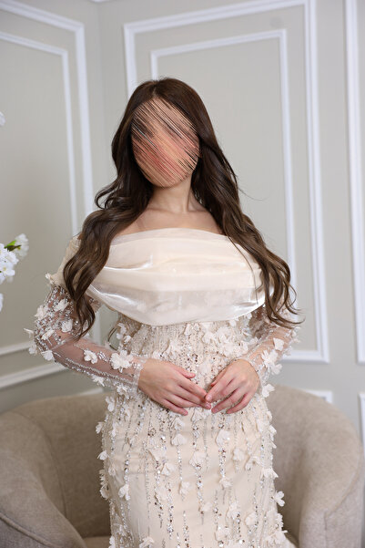 BRATO Beige evening dress with an elegant cut