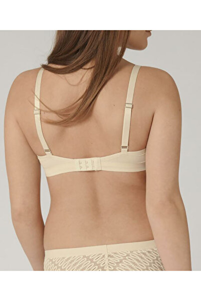 Triumph Bra, Nude